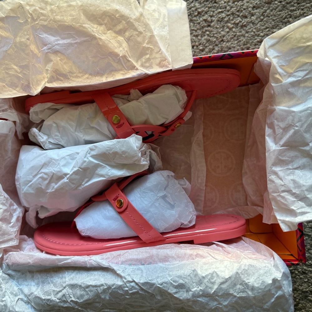 Tory Burch Coral Sandals with Medallion Logo - Picture 3 of 7